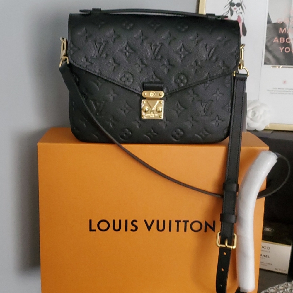 Authentic LV Monogram Empreinte Pochette Métis